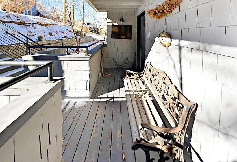 هتل Park Ave Manor 3b