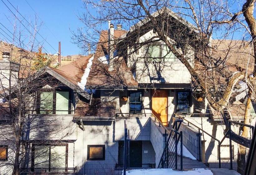 هتل Park Ave Manor 3b