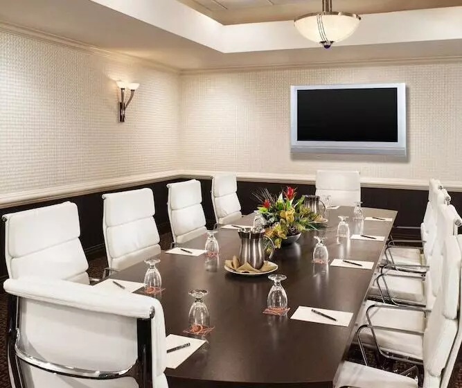 فندق Sheraton Detroit Metro Airport