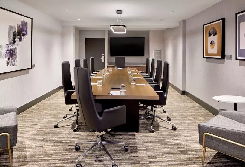 فندق Sheraton Detroit Metro Airport