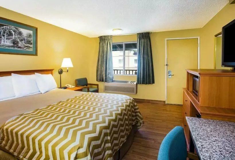 Otel Travelodge By Wyndham Tacoma Near Mcchord Afb