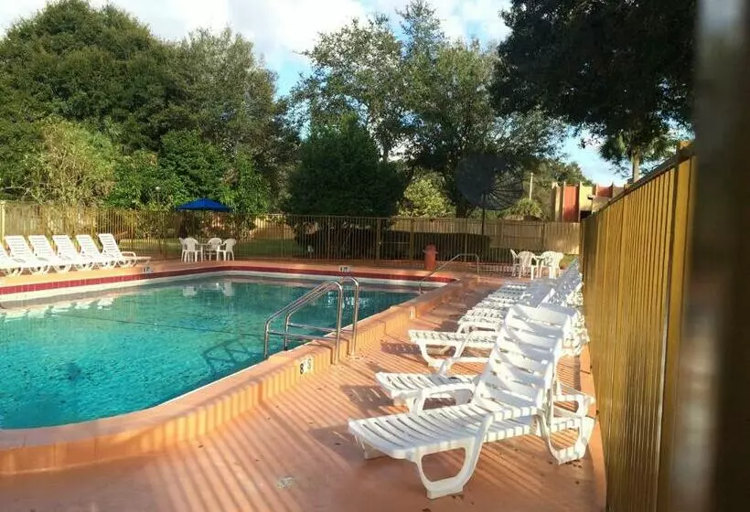 هتل Valuelodge Busch Gardens  Tampa