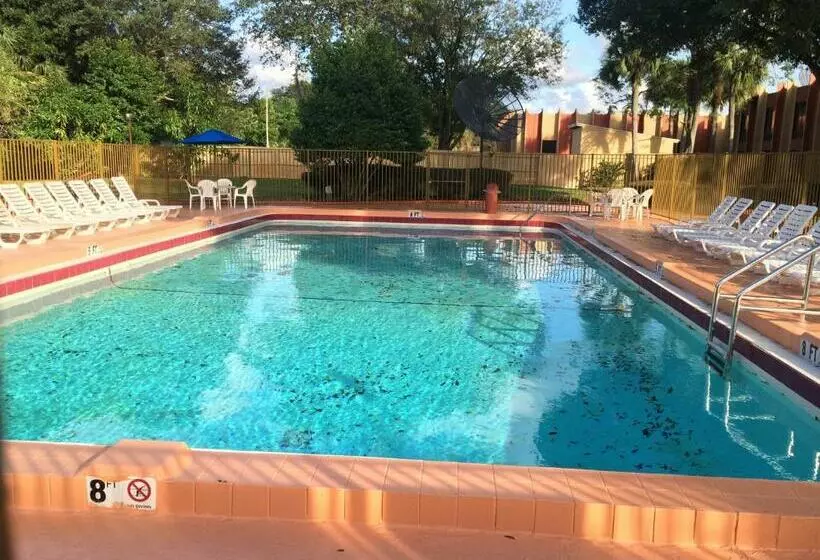 هتل Valuelodge Busch Gardens  Tampa