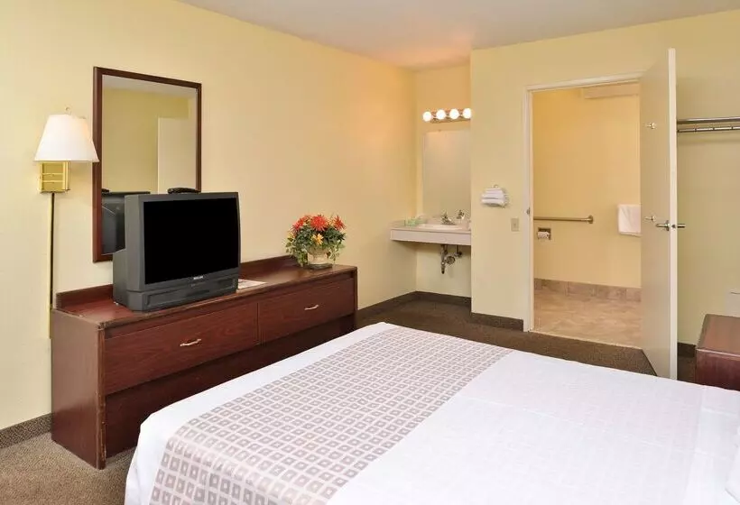 Отель Americas Best Value Inn Pittsburgh Airport
