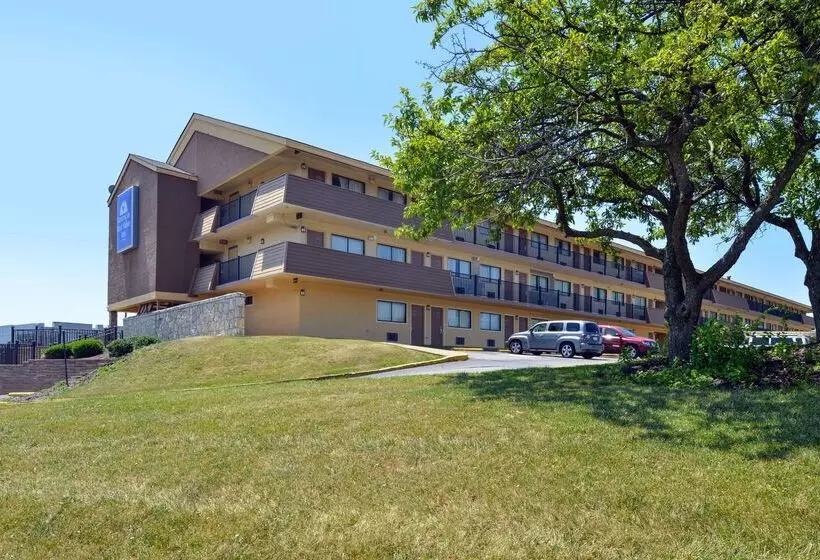 Отель Americas Best Value Inn Pittsburgh Airport