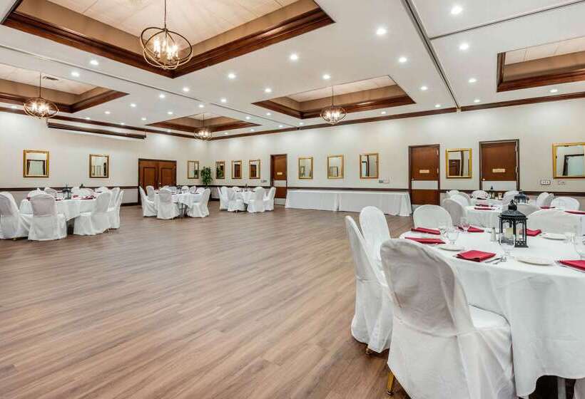 Clarion Hotel Conference Center On Lake Erie