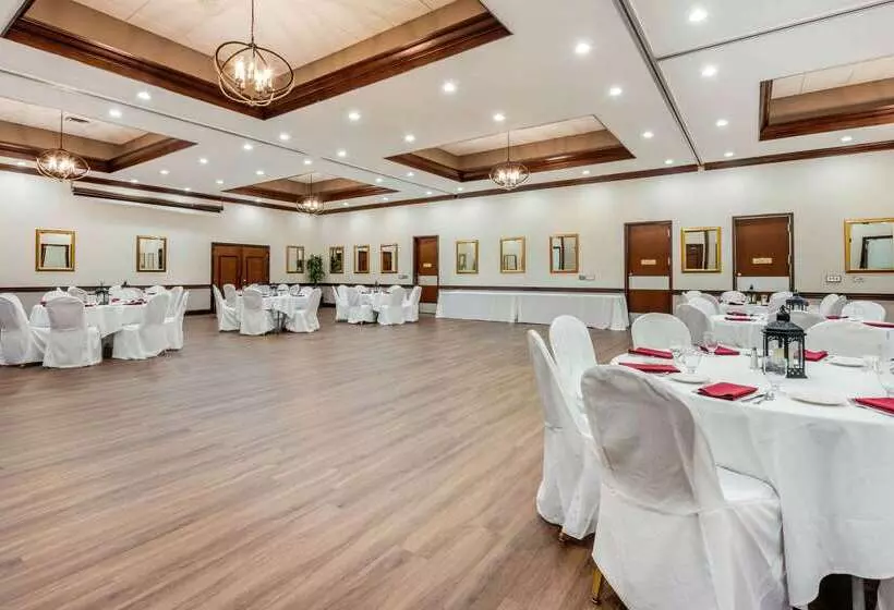 Clarion Hotel Conference Center On Lake Erie