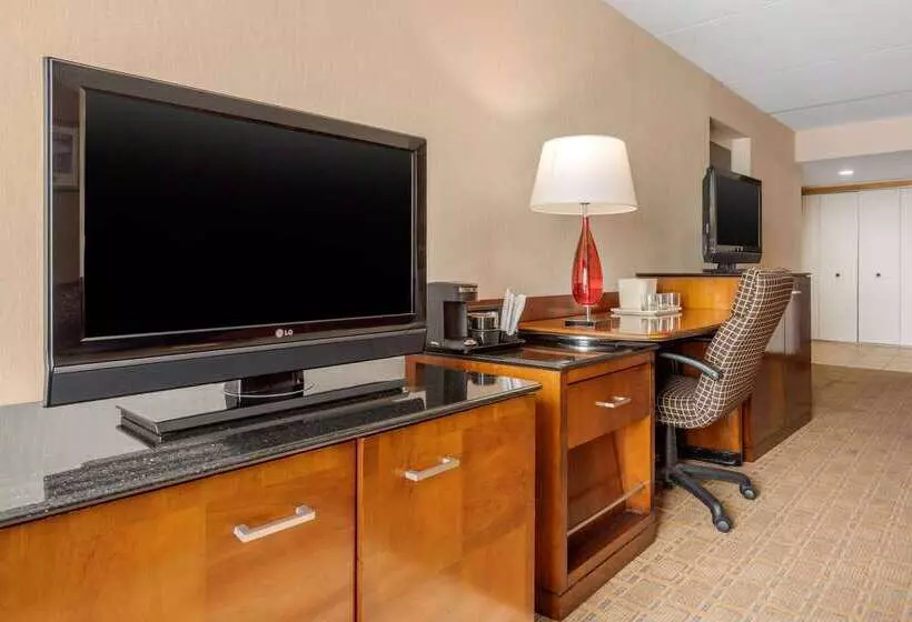 Clarion Hotel Conference Center On Lake Erie