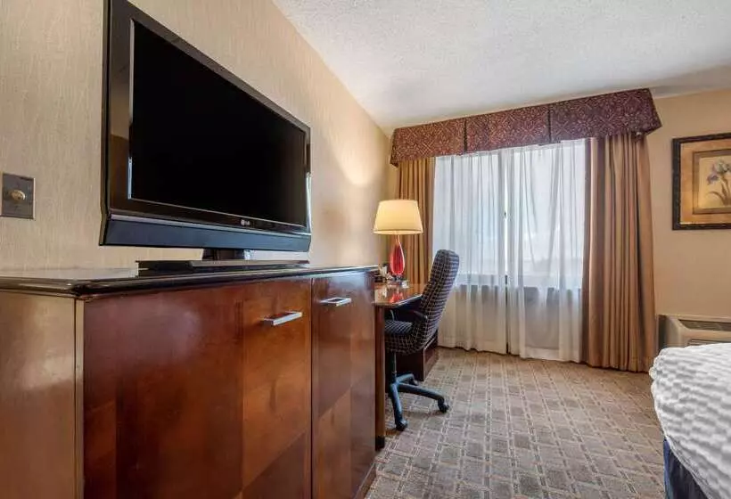 Clarion Hotel Conference Center On Lake Erie