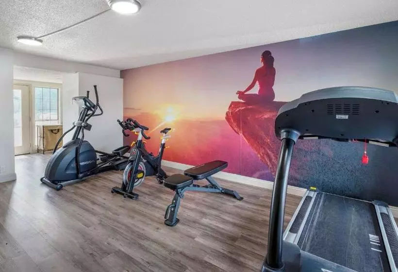 Hotel Clarion Pointe Fresno Near Yosemite