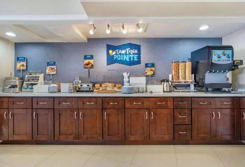 Hotel Clarion Pointe Fresno Near Yosemite