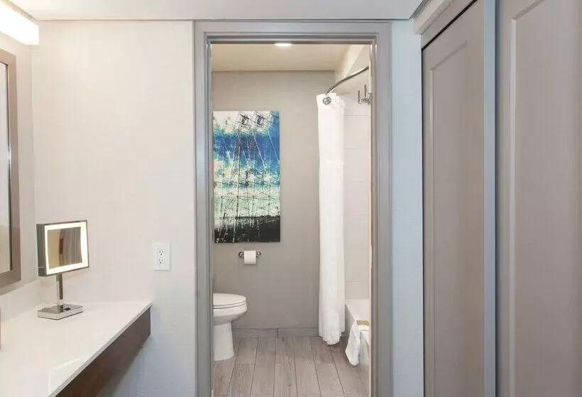 Doubletree By Hilton Hotel Bakersfield