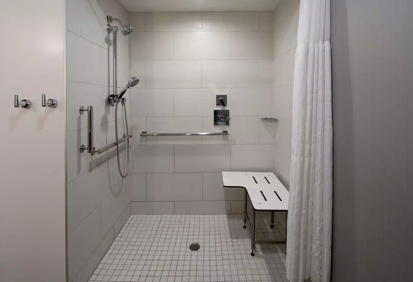 Doubletree By Hilton Hotel Bakersfield