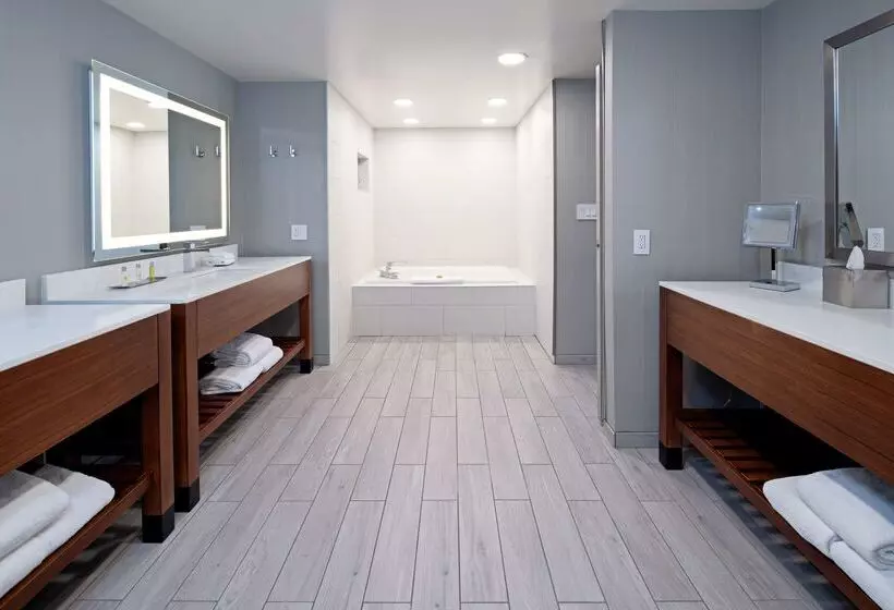 Doubletree By Hilton Hotel Bakersfield