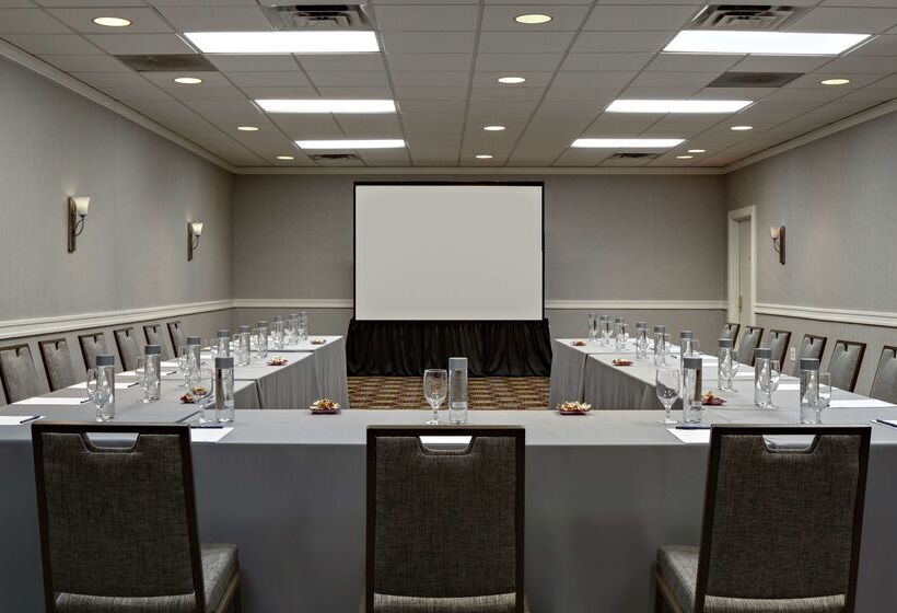 Doubletree By Hilton Fairfield Hotel & Suites