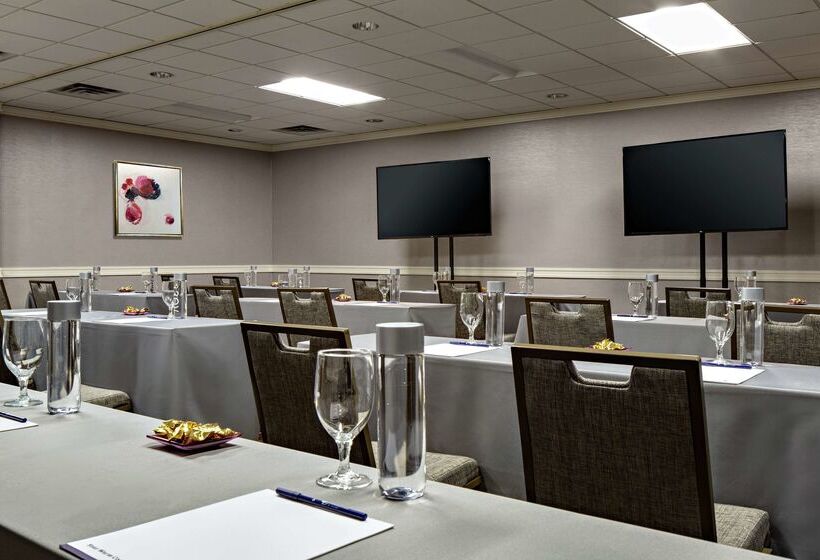 Doubletree By Hilton Fairfield Hotel & Suites