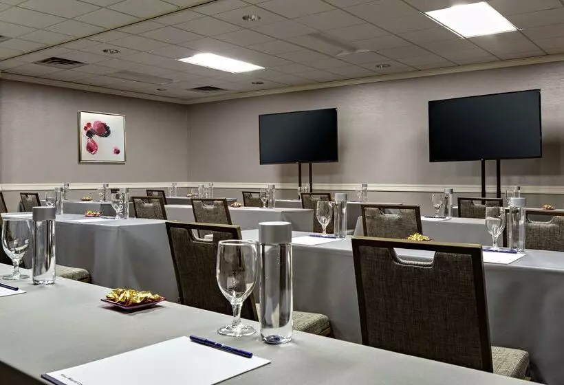 Doubletree By Hilton Fairfield Hotel & Suites