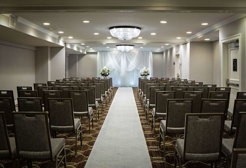 Doubletree By Hilton Fairfield Hotel & Suites