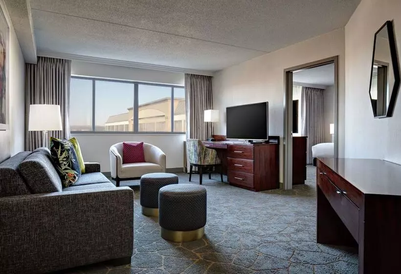 Doubletree By Hilton Fairfield Hotel & Suites