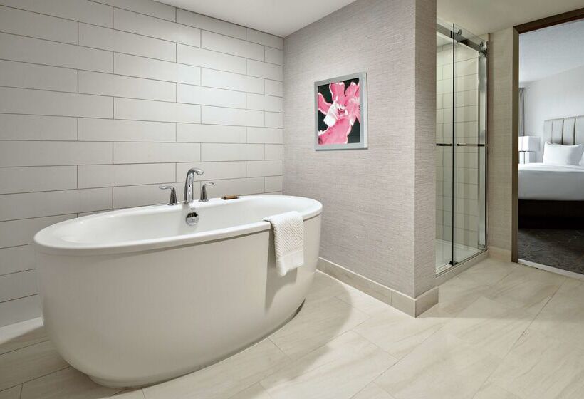 Doubletree By Hilton Fairfield Hotel & Suites