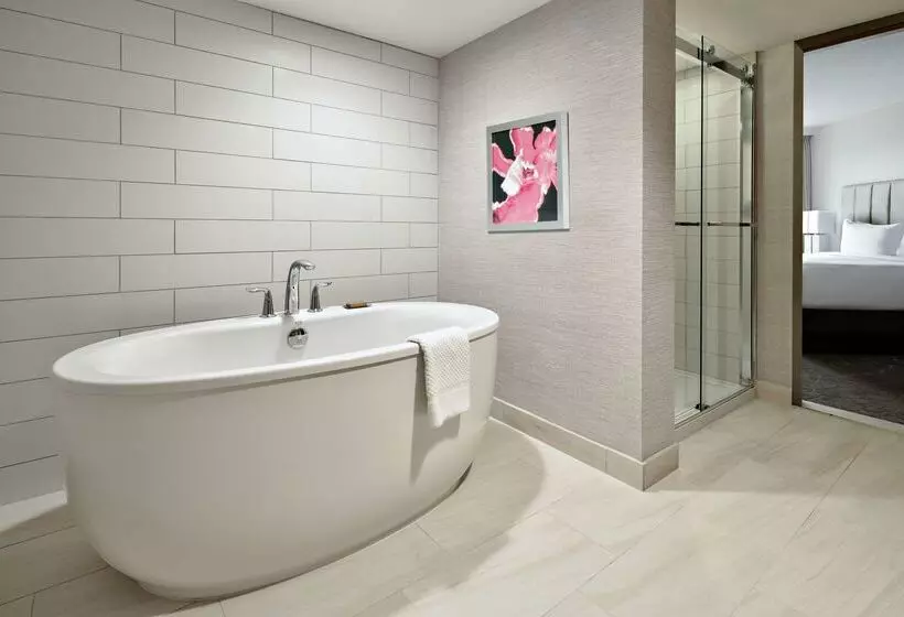 Doubletree By Hilton Fairfield Hotel & Suites