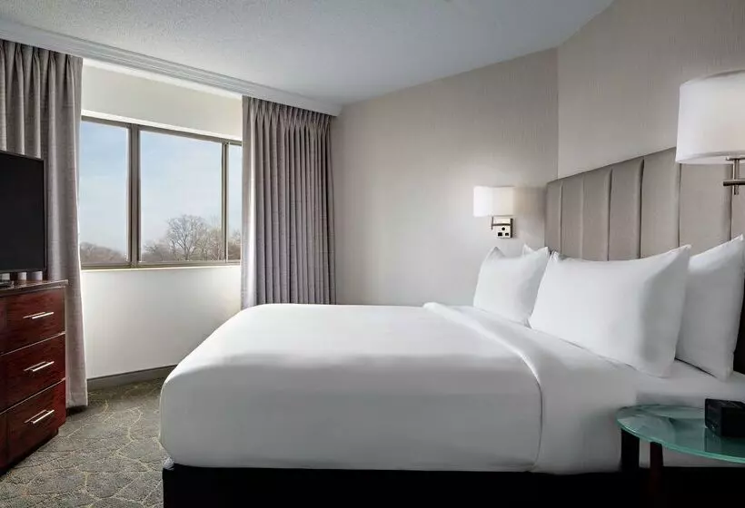 Doubletree By Hilton Fairfield Hotel & Suites