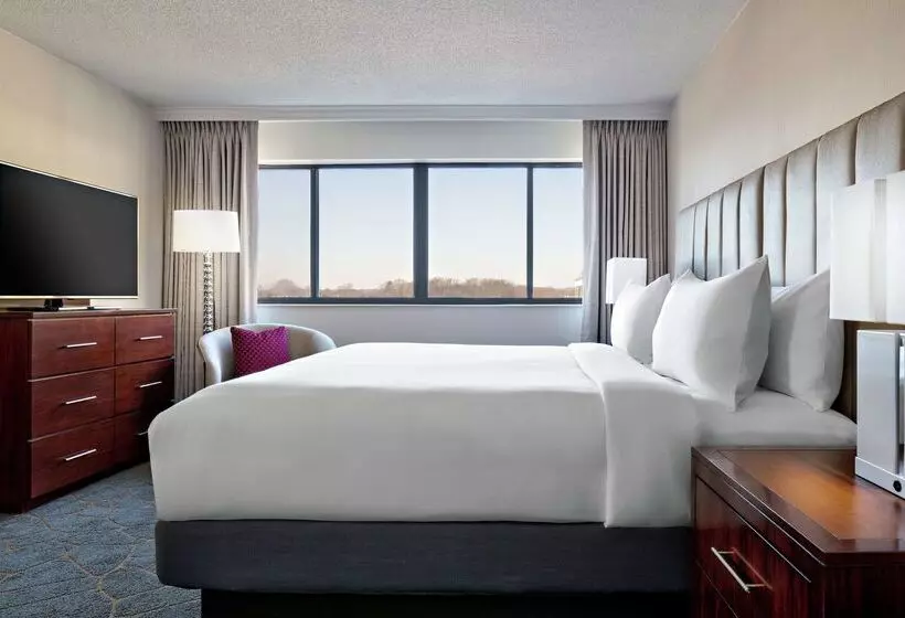 Doubletree By Hilton Fairfield Hotel & Suites