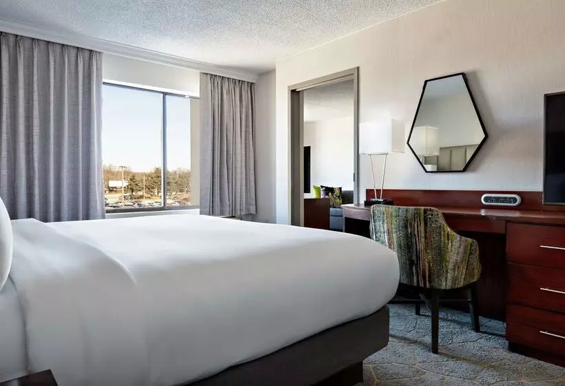 Doubletree By Hilton Fairfield Hotel & Suites