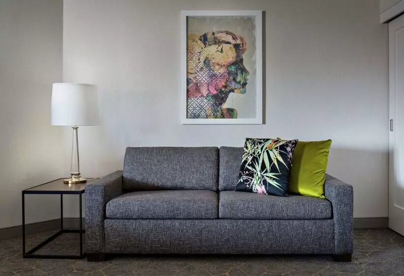 Doubletree By Hilton Fairfield Hotel & Suites