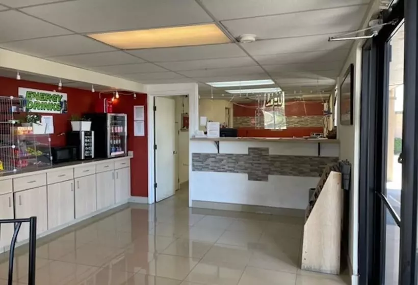 فندق Farmington Inn