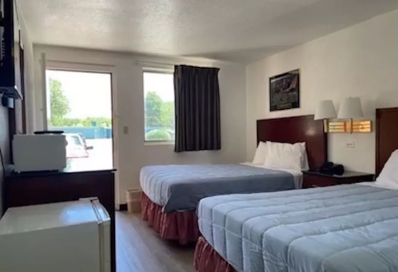 فندق Farmington Inn