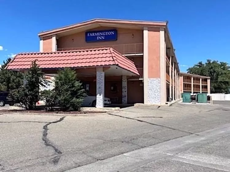 فندق Farmington Inn