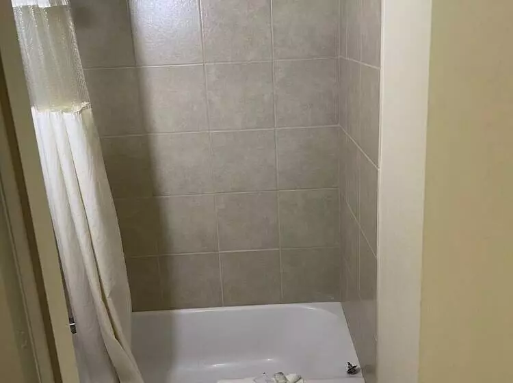 فندق Farmington Inn