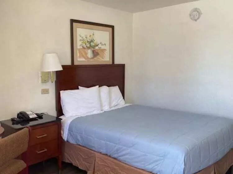 فندق Farmington Inn