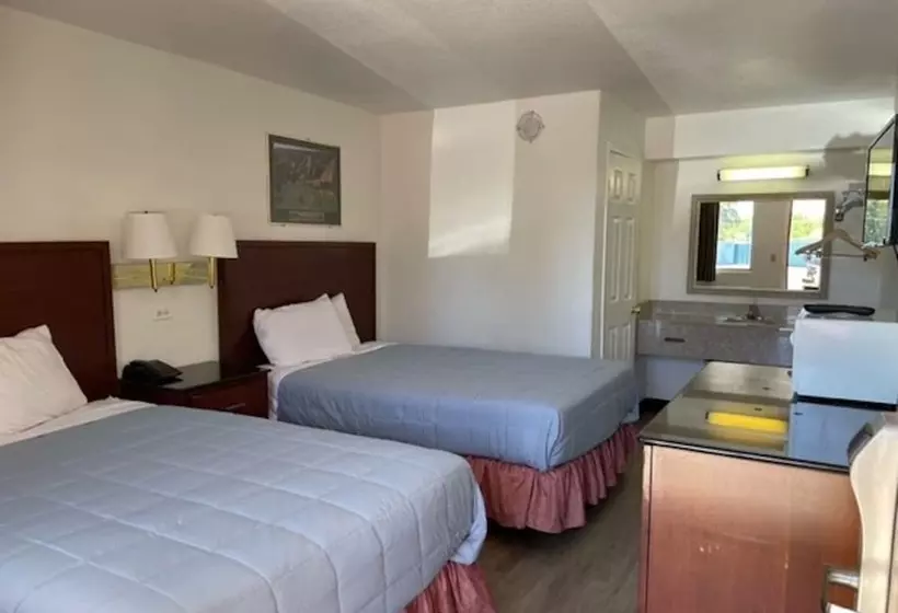 فندق Farmington Inn