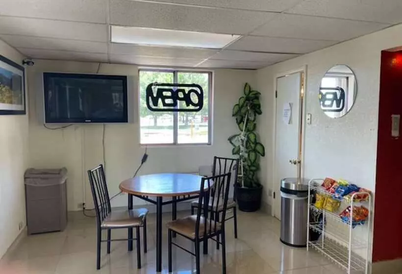 فندق Farmington Inn