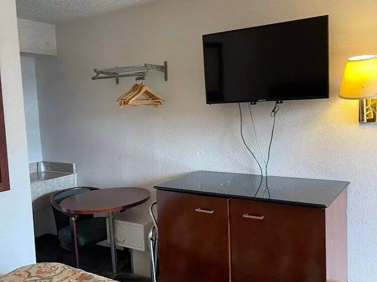 فندق Farmington Inn