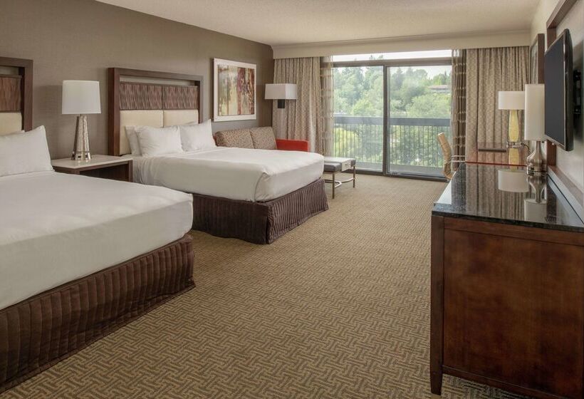 בית מלון כפרי Hilton Bellevue