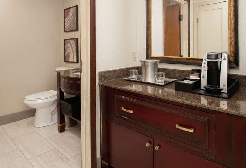 בית מלון כפרי Hilton Bellevue