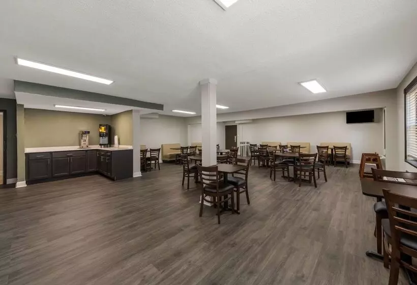 هتل Quality Inn Airport