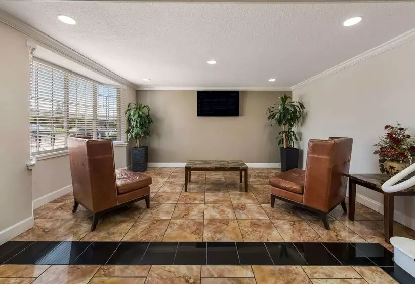 هتل Quality Inn Airport