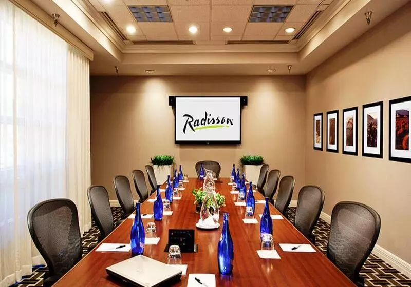 Radisson Hotel Phoenix Airport