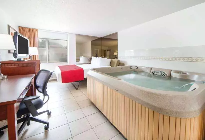 酒店 Ramada By Wyndham Enid