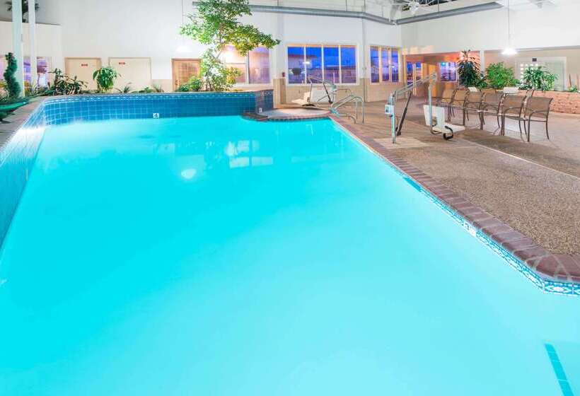 בית מלון כפרי Ramada By Wyndham Enid