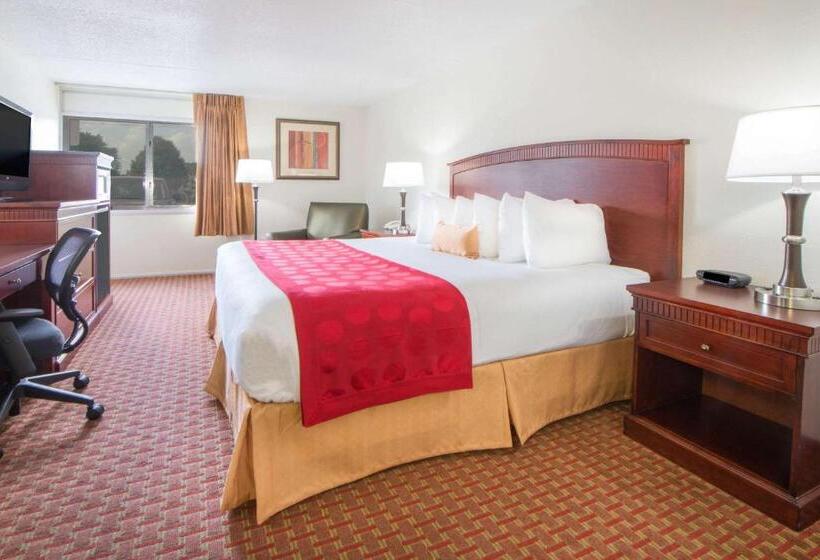 בית מלון כפרי Ramada By Wyndham Enid