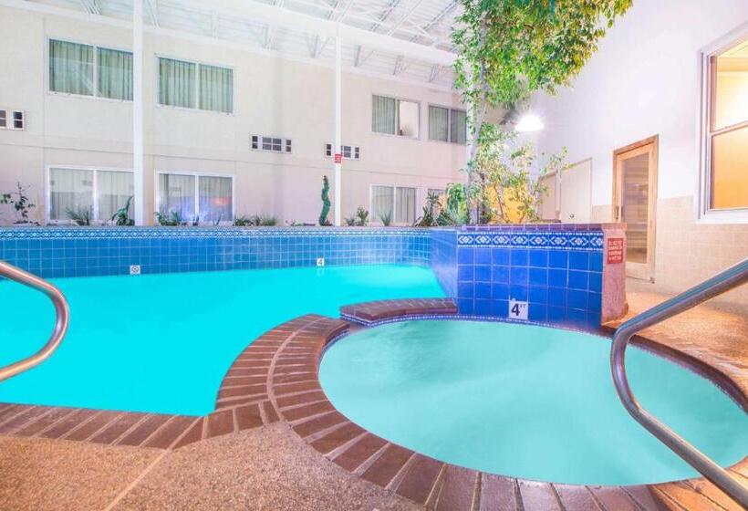 בית מלון כפרי Ramada By Wyndham Enid