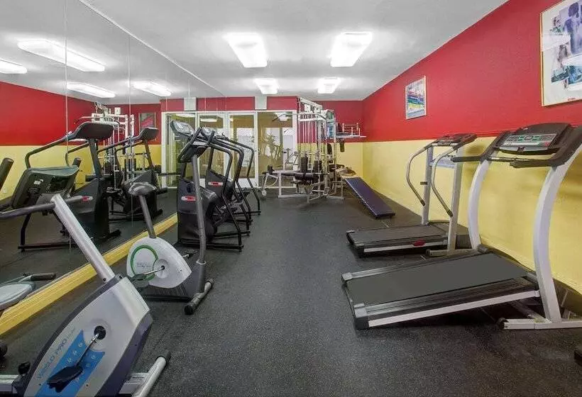 فندق Ramada by Wyndham Hawthorne LAX / LA Stadium