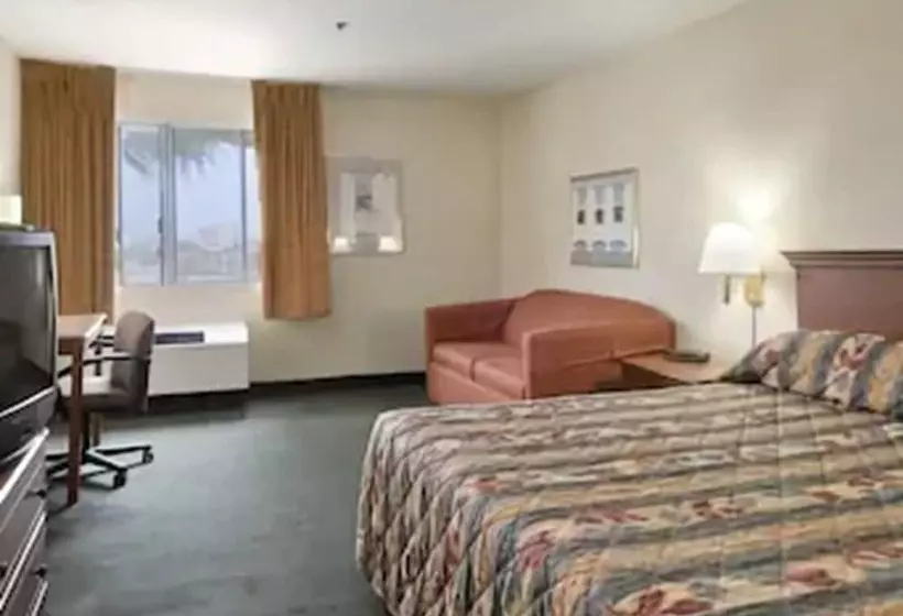 فندق Ramada by Wyndham Hawthorne LAX / LA Stadium