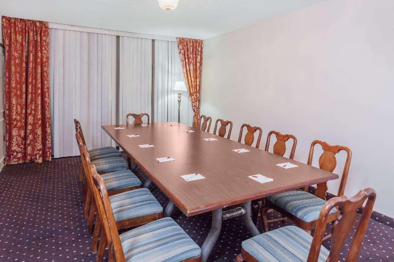 호텔 Ramada Plaza By Wyndham Garden Grove/anaheim South