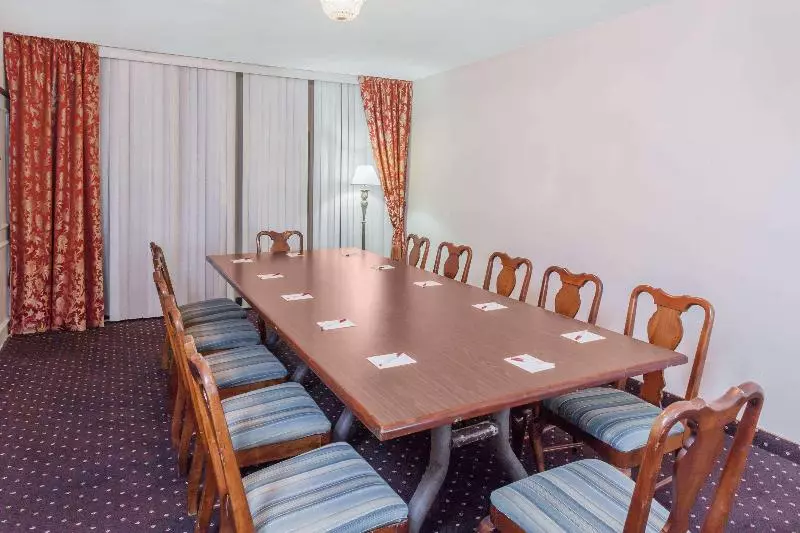 هتل Ramada Plaza By Wyndham Garden Grove/anaheim South